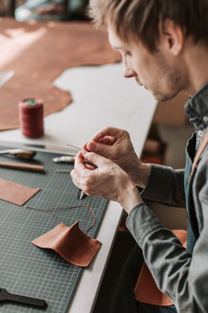 https://advancevlog.com/the-pros-and-cons-of-choosing-leather-craft-as-a-side-job/1736/